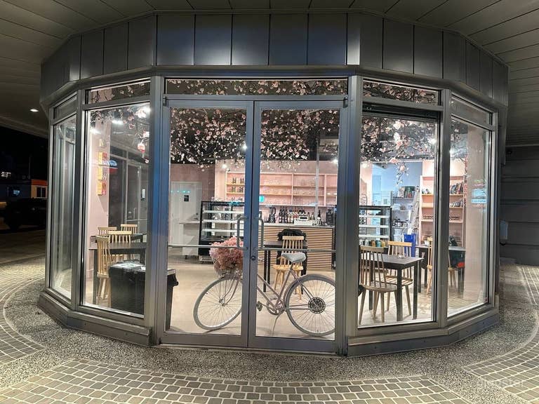  Unique Filming Location-Elegant Cafe in North Van 