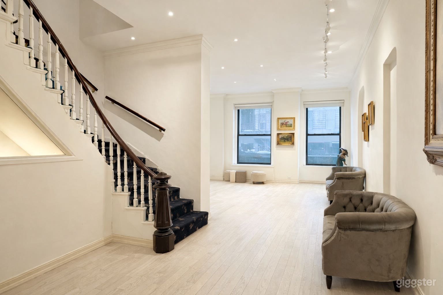 Elegant Midtown Two-Floor Townhouse Gallery Photo 1