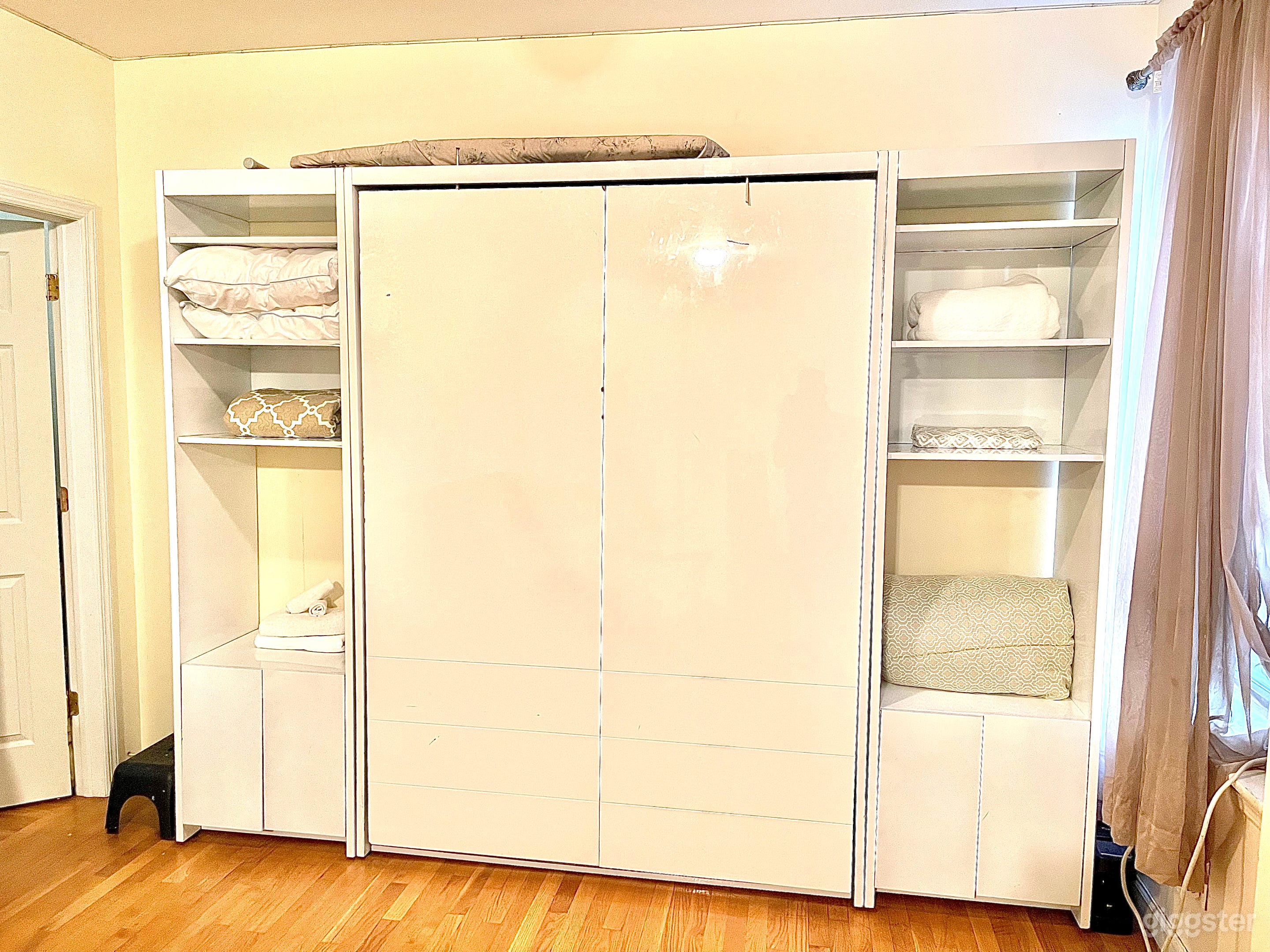 Modern Living Room in Dyckman Manhattan Photo 2