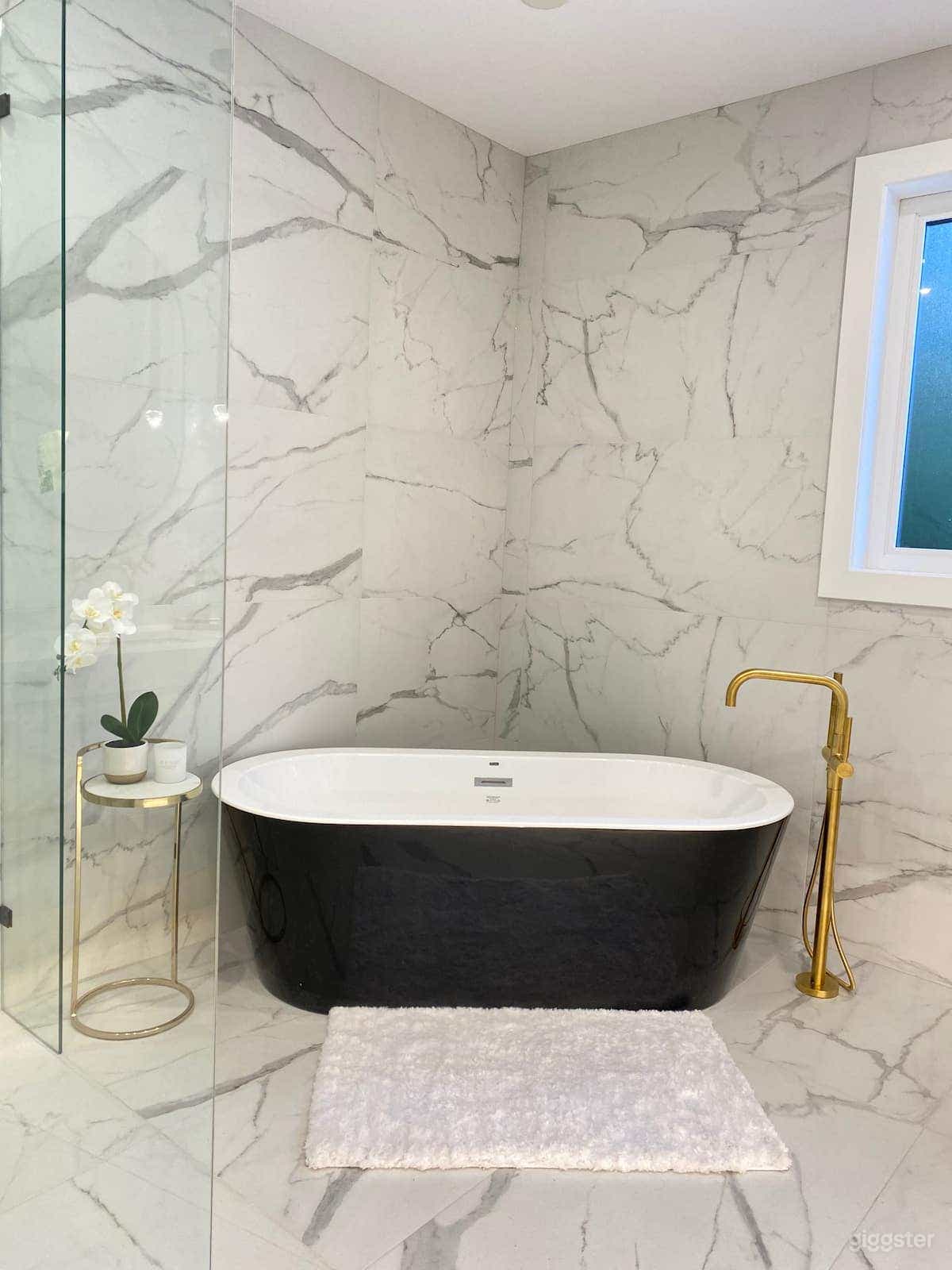 Luxury Modern Open Concept Home Photo 2