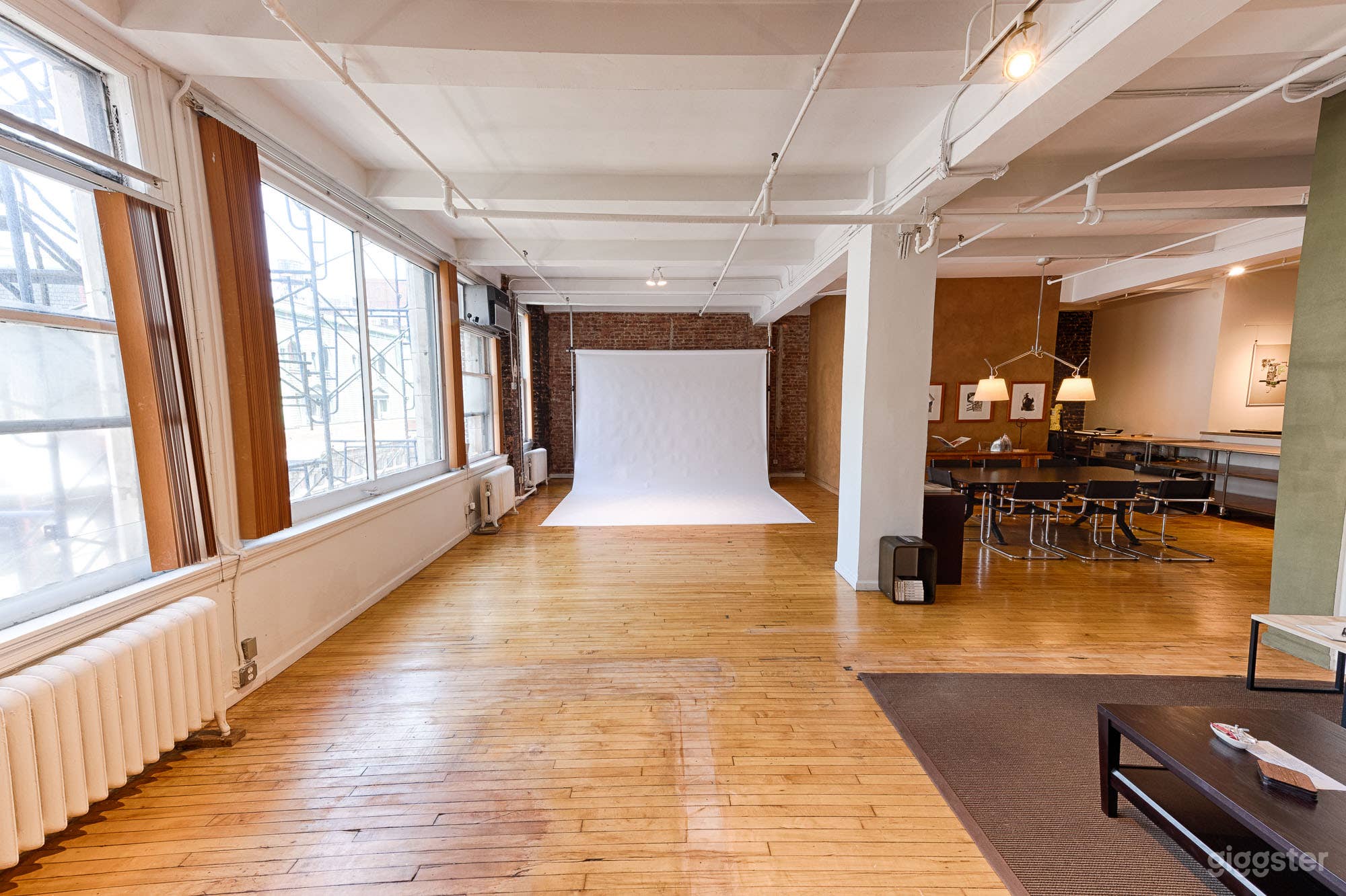 Front Studio with 12' seamless