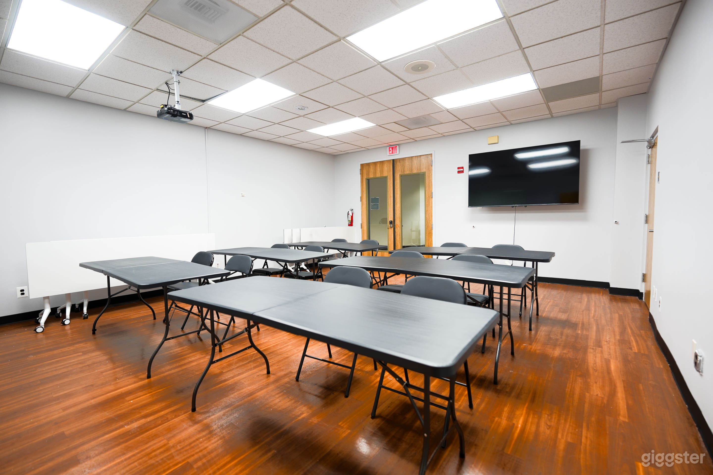 Modern Laurel Classroom & Training Space Photo 2