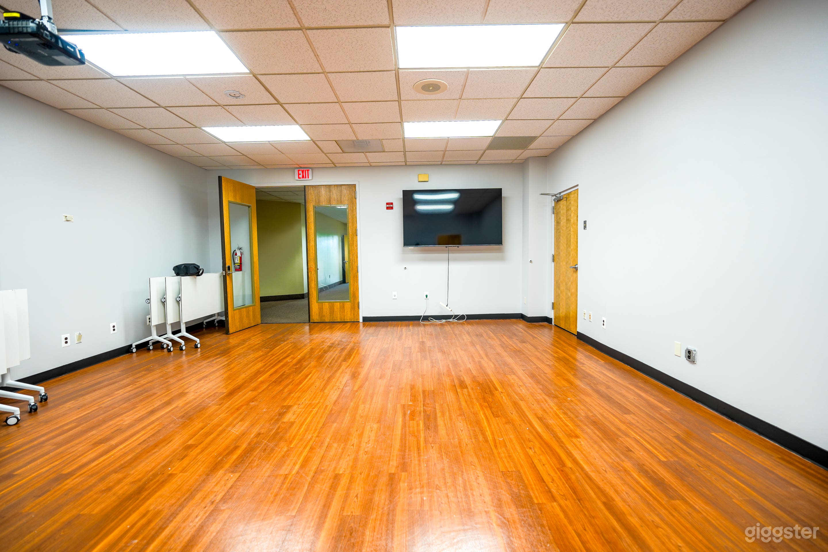Modern Laurel Classroom & Training Space Photo 4