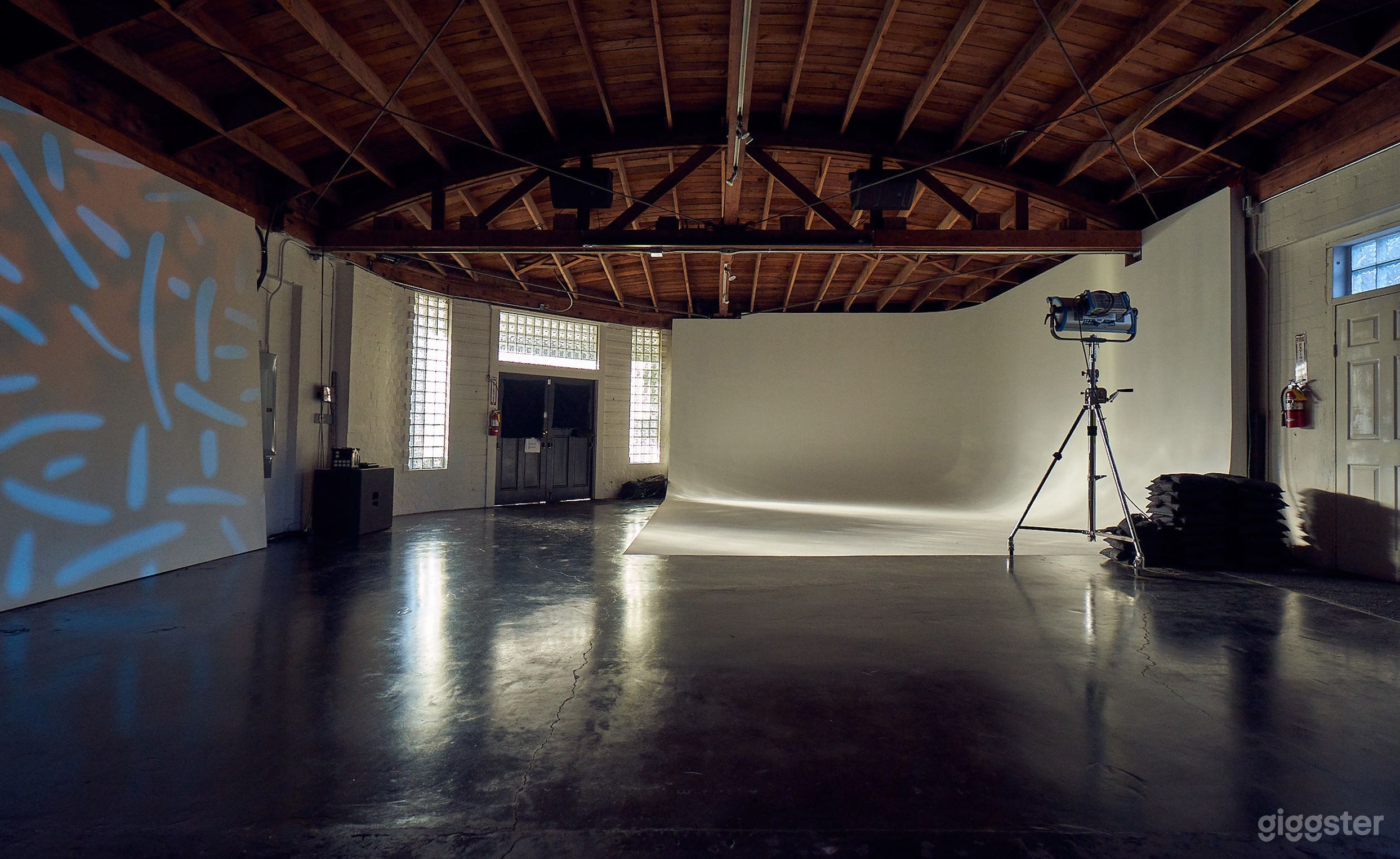Spacious cyc wall studio near Silver Lake  Photo 2