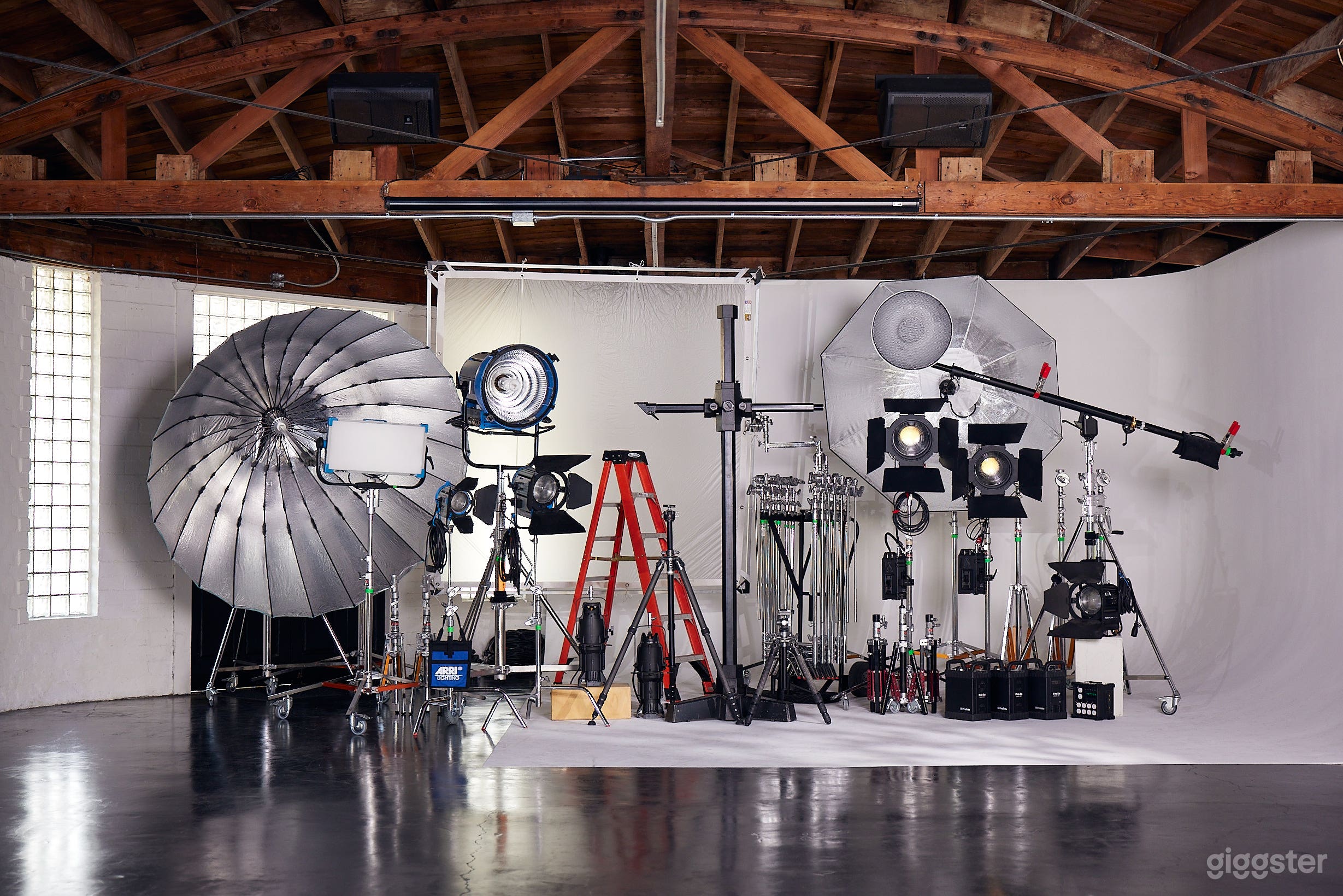 Spacious cyc wall studio near Silver Lake  Photo 1