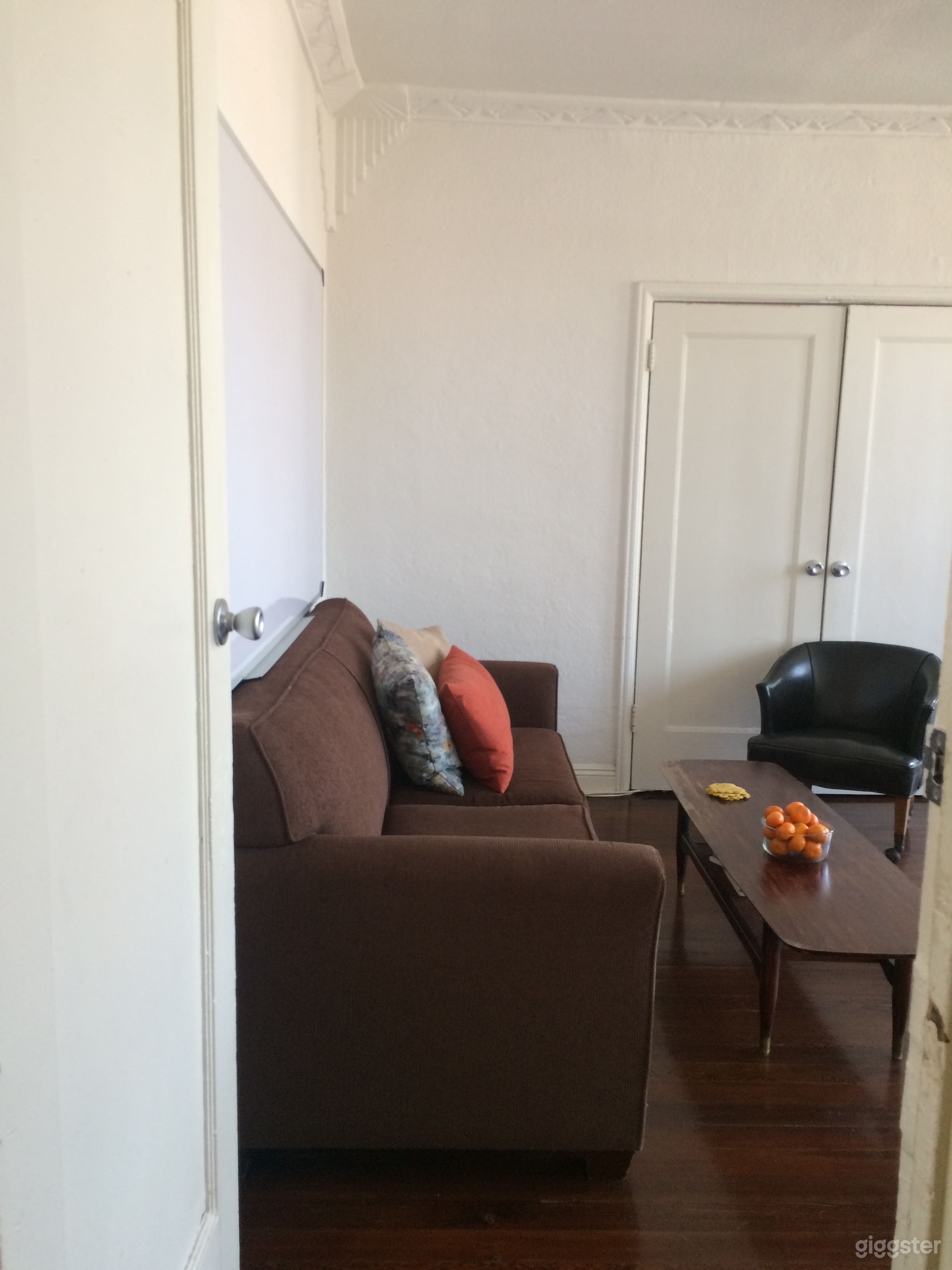 New York Style Urban Apartment with City View Photo 3