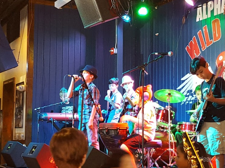  A Family Friendly Cafe and Restaurant with Sports-Bar Atmosphere Buyout 