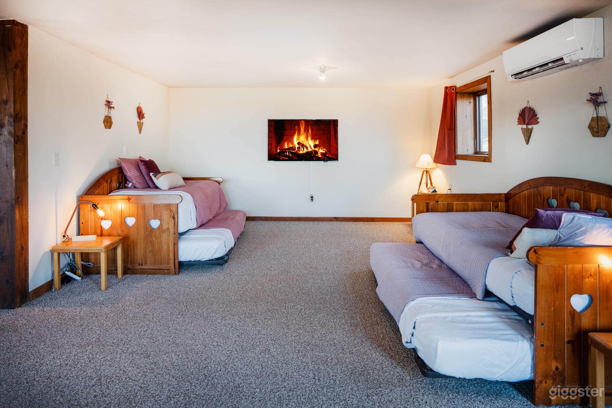 Panoramic Mountain Views and Private Pond Photo 3