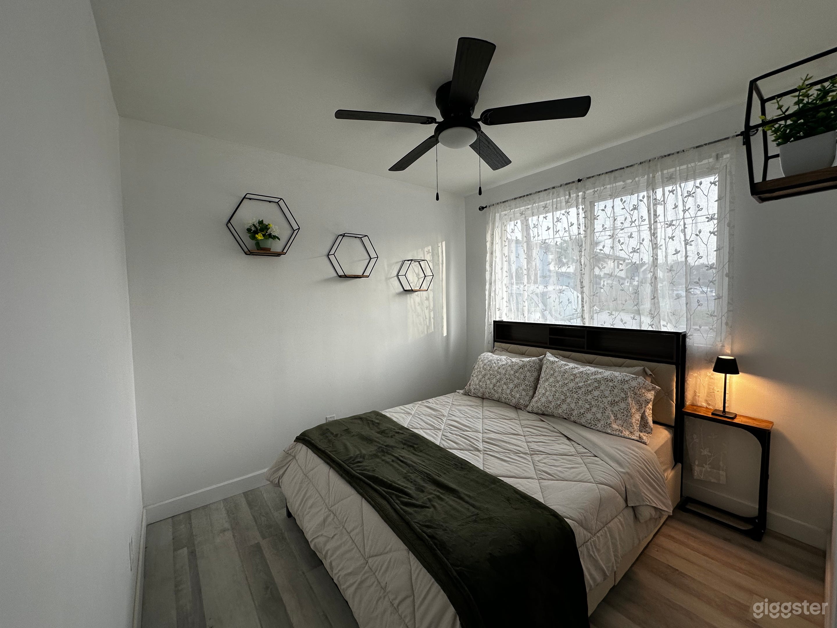 Paramount Perch Intimate Apartment  Photo 4