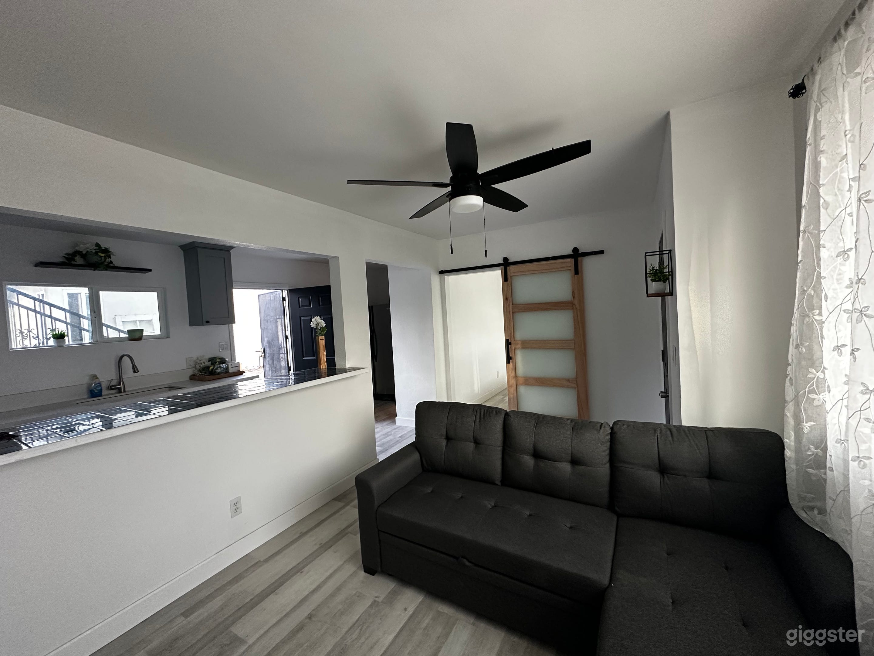 Paramount Perch Intimate Apartment  Photo 1