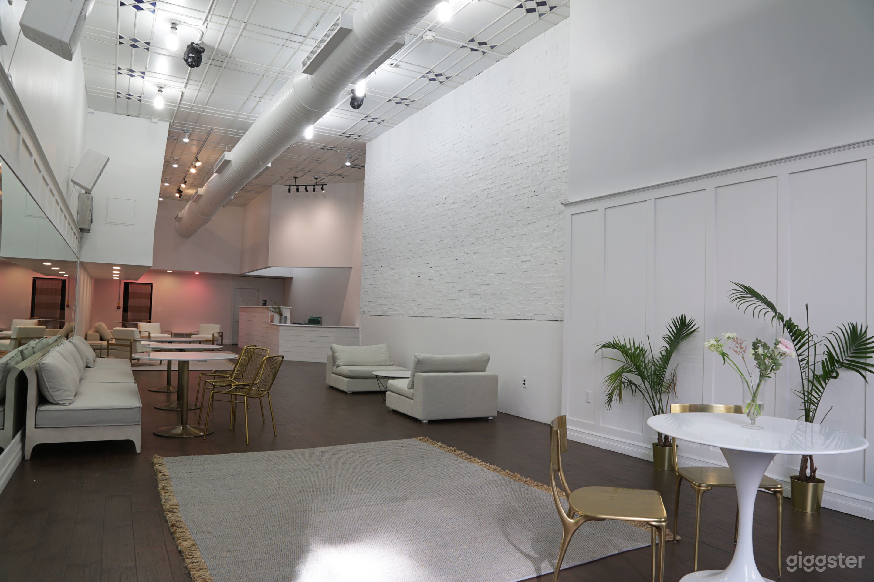 Event Space For Creative Gatherings Photo 2