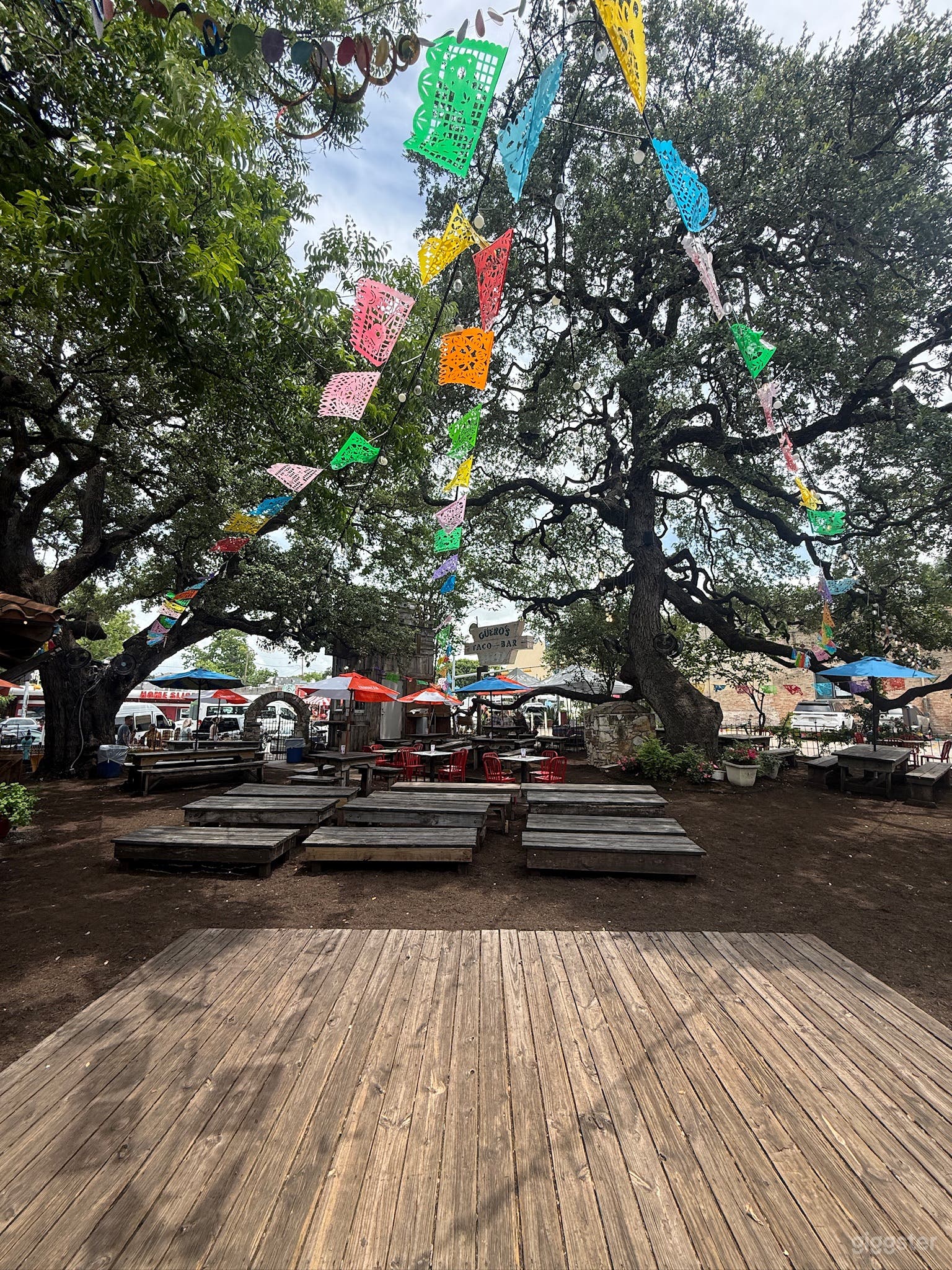 An Iconic SoCo Venue: Oak Garden & Event Lot Photo 3