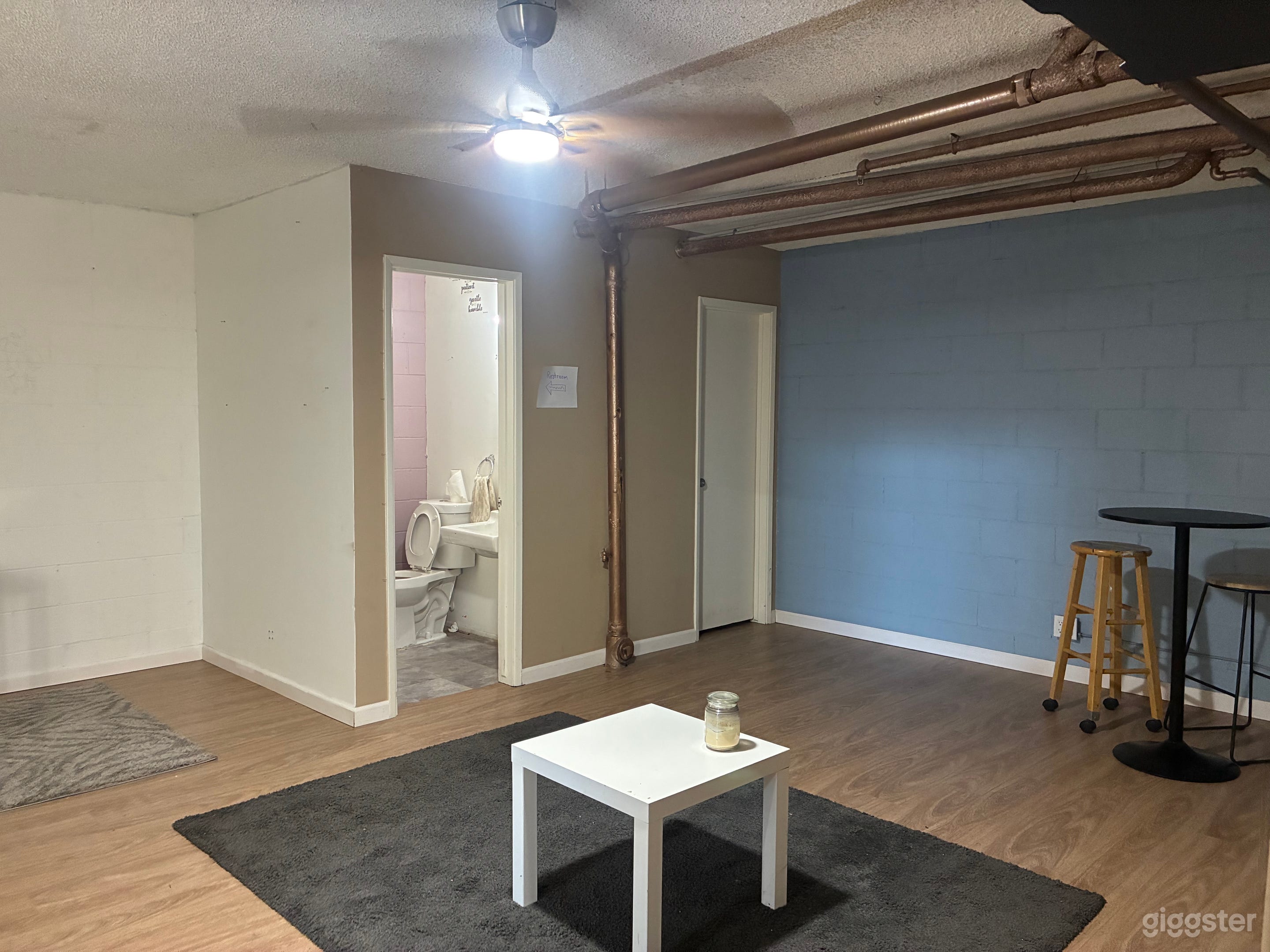 Industrial Office Space for Filming and Meetings Photo 4