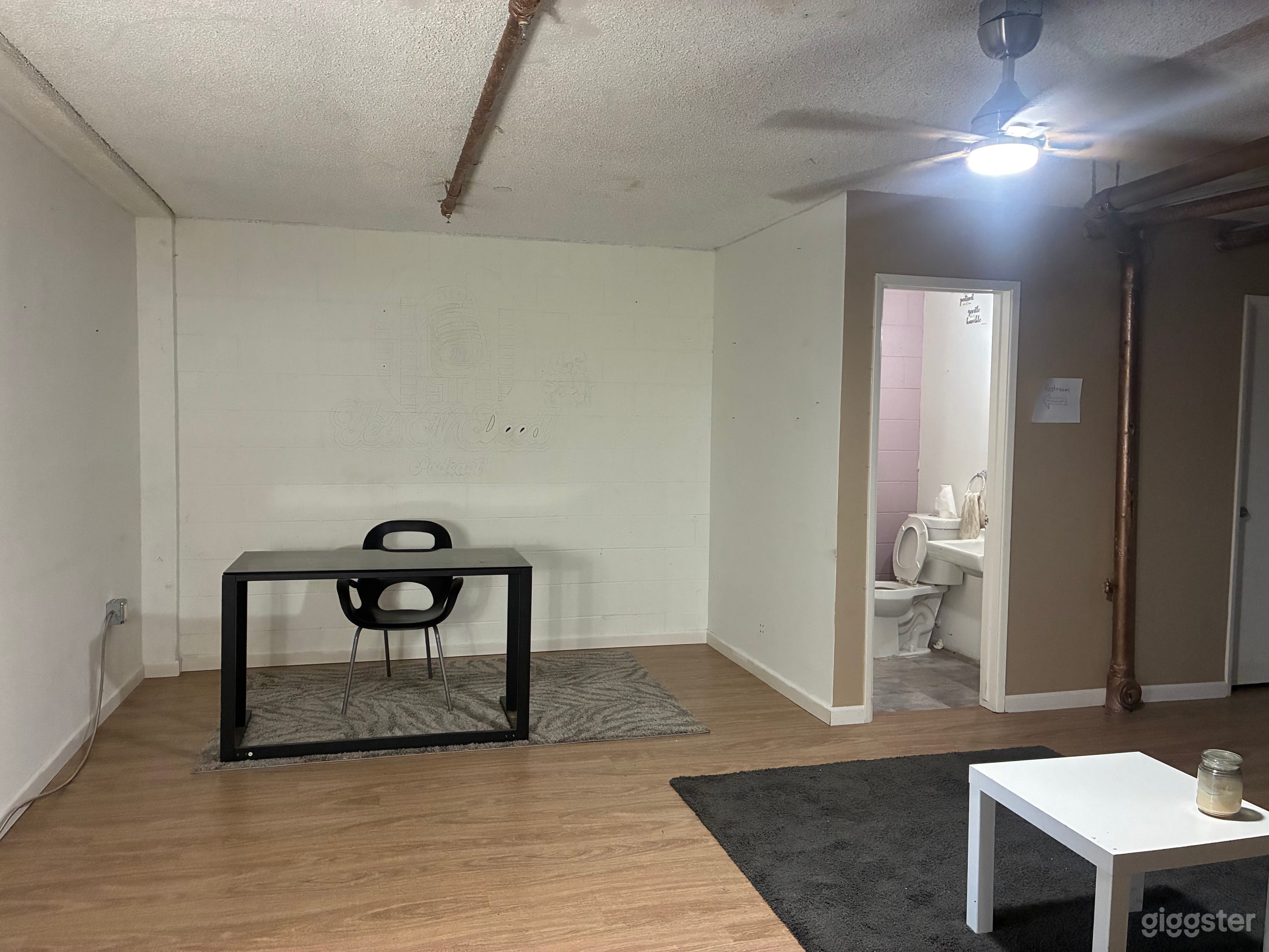 Industrial Office Space for Filming and Meetings Photo 2