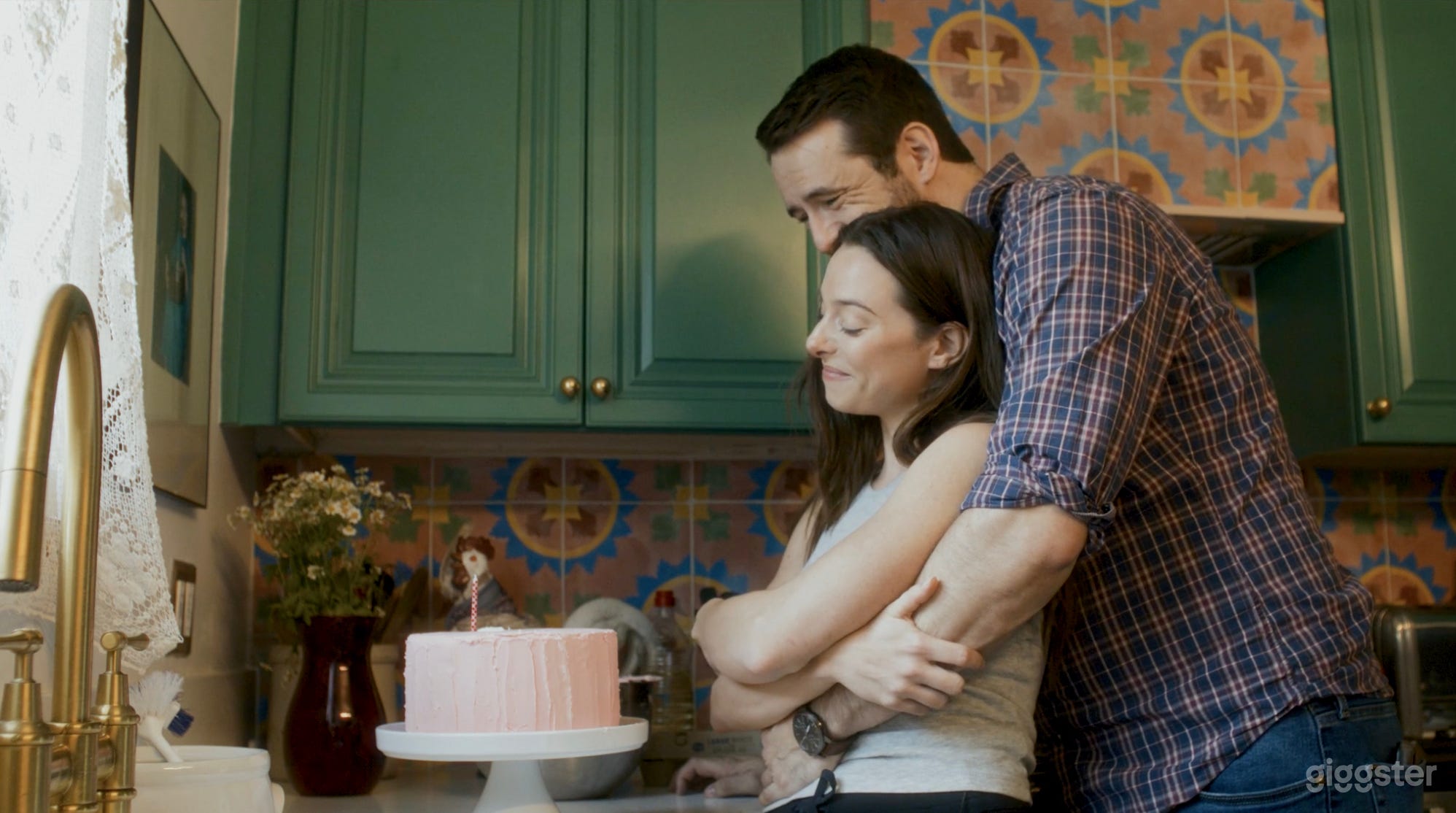 2 Bedroom w/Funky Kitchen &amp; Charming Vintage Style Photo 3