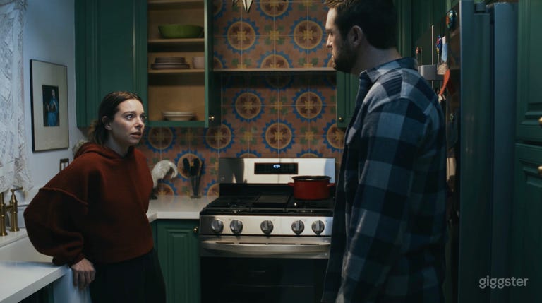  2 Bedroom w/Funky Kitchen & Charming Vintage Style 