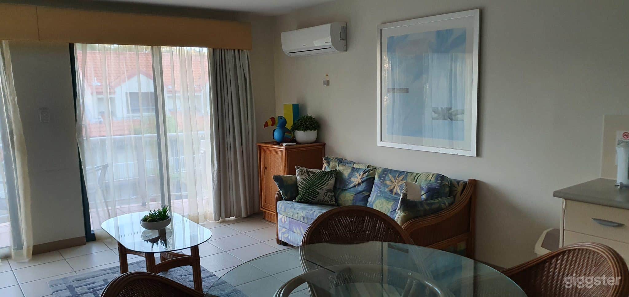 1 BR TOWNHOUSE APARTMENT Photo 3