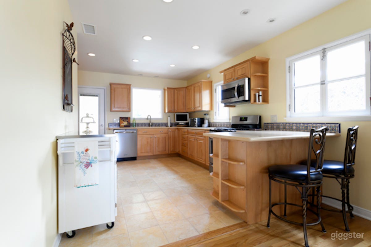 Bright and Charming Updated Spanish Bungalow  Photo 4