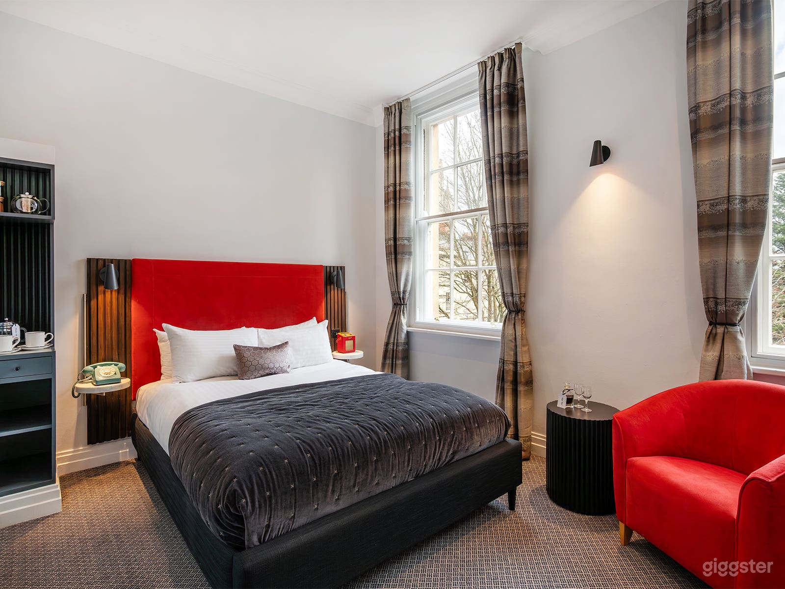 Stylish 4-star hotel with Georgian exterior Photo 1