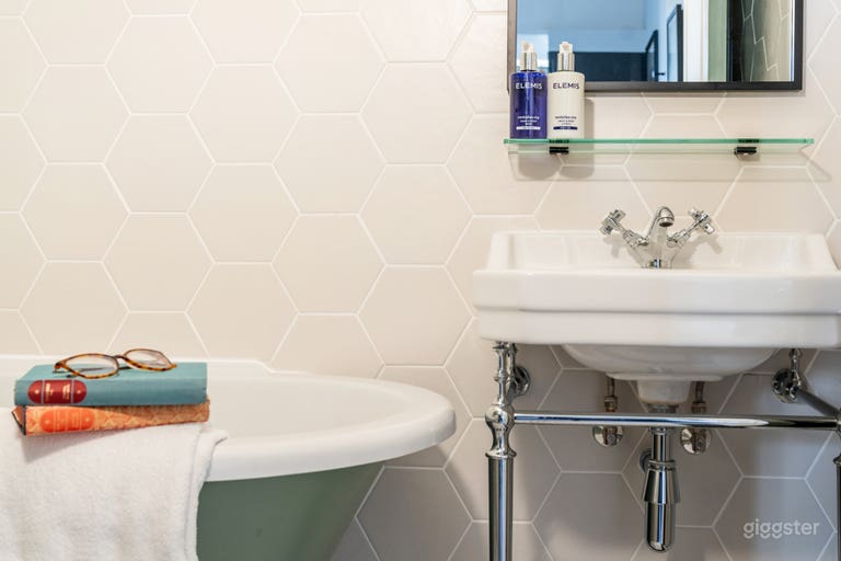  Stylish 4-star hotel with Georgian exterior 