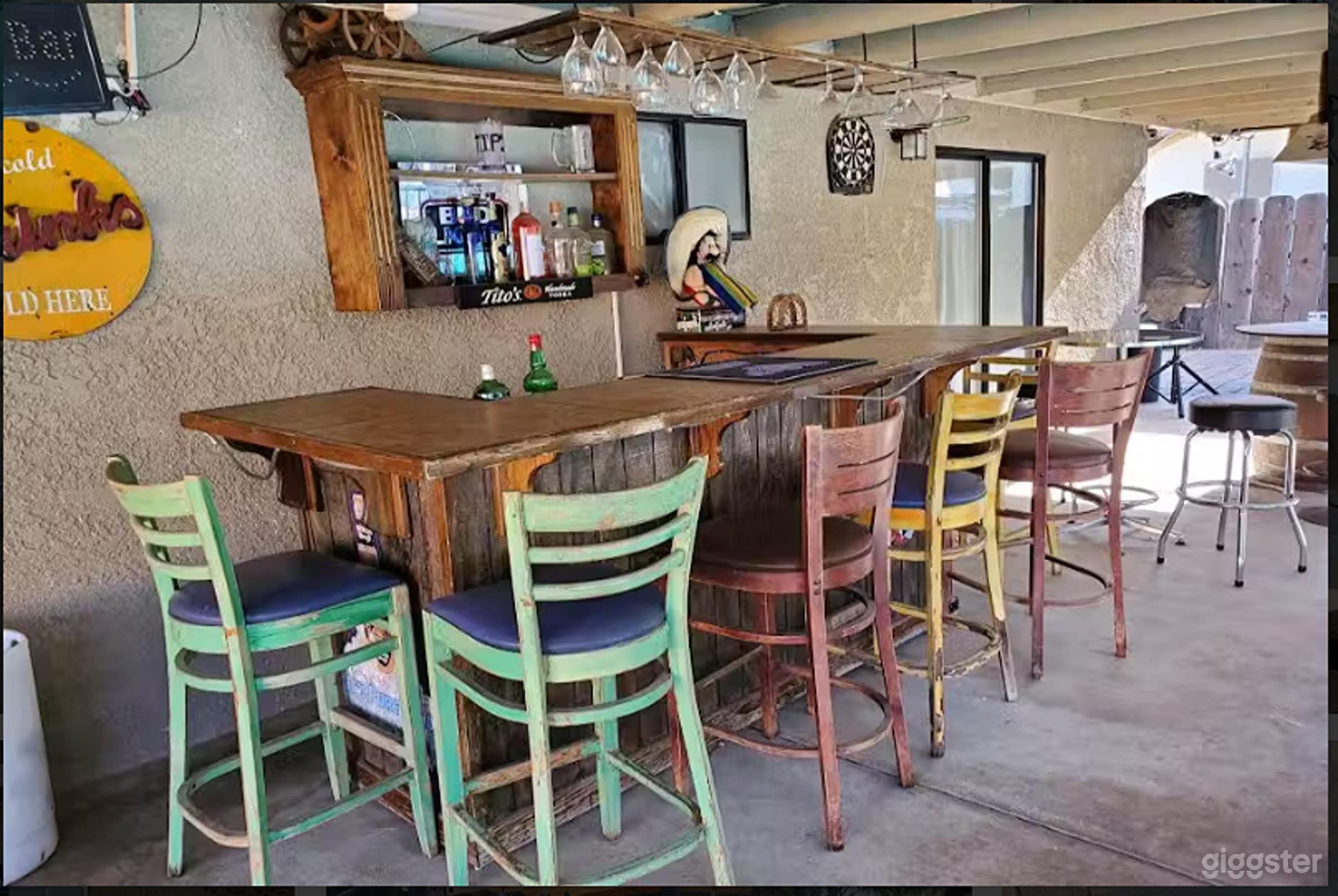 Tranquil Outdoor Pool Retreat Photo 4