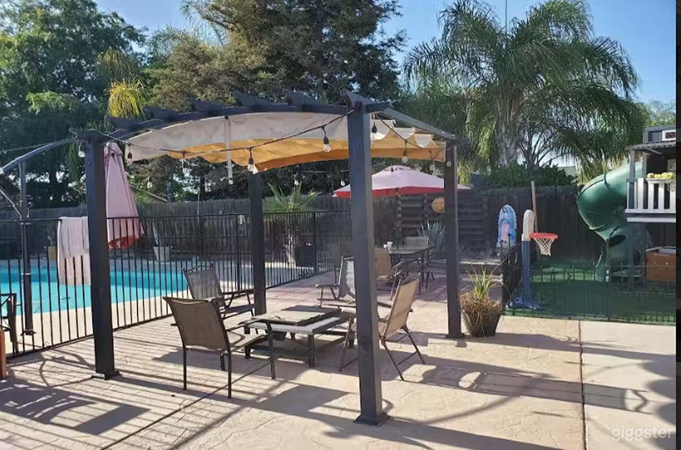 Tranquil Outdoor Pool Retreat Photo 3