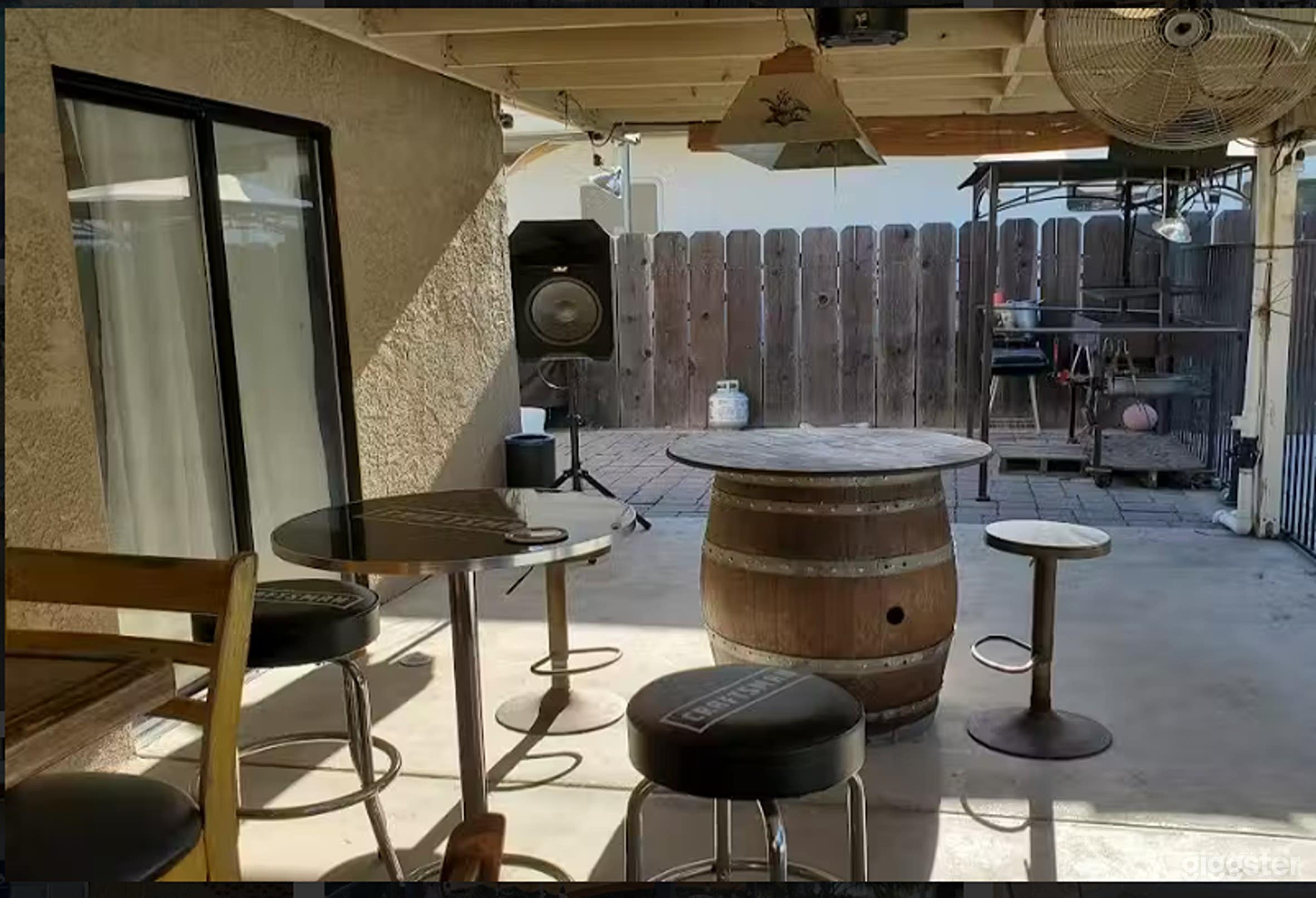 Tranquil Outdoor Pool Retreat Photo 2