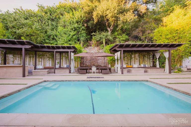  WRAPPED IN GLASS : COURTYARD POOL 
