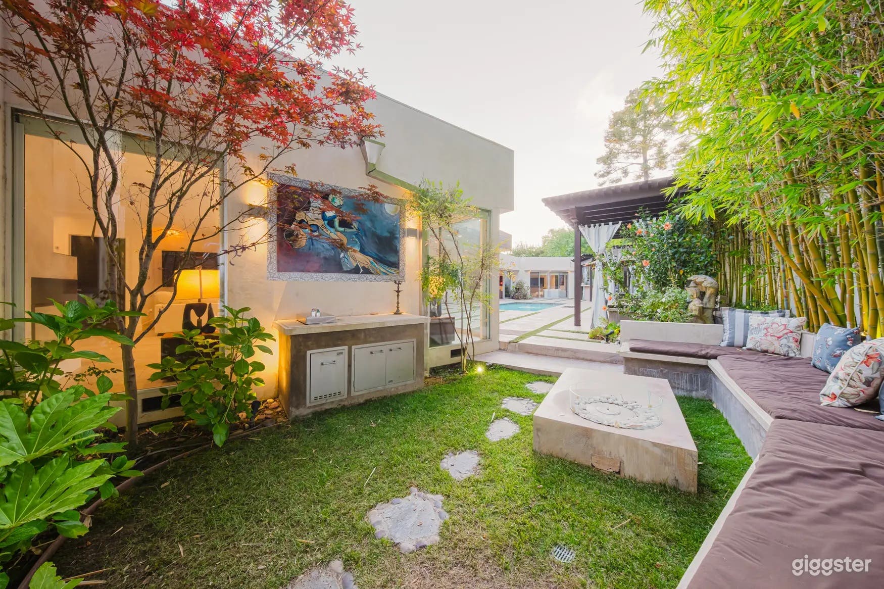 WRAPPED IN GLASS : COURTYARD POOL Photo 4