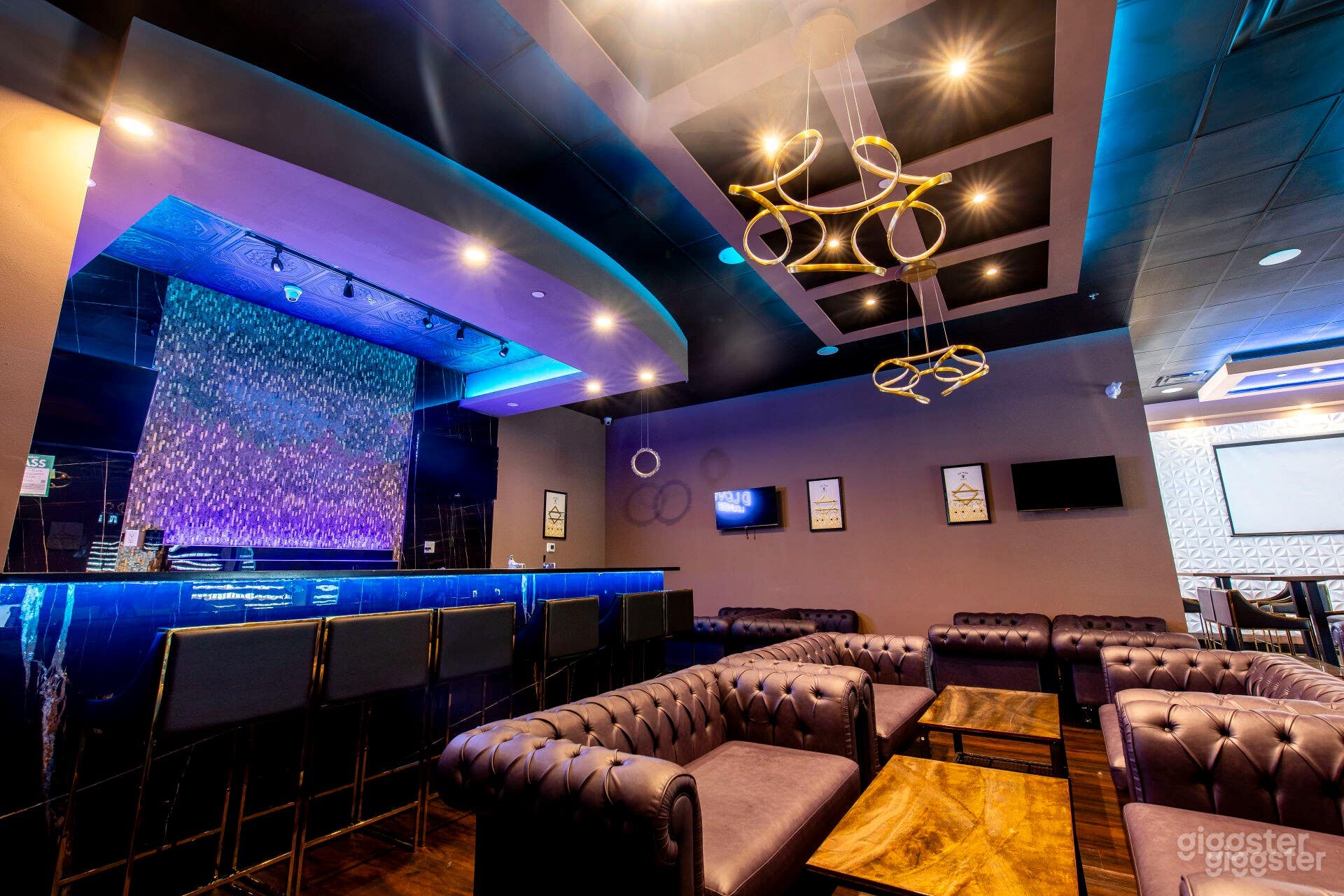 Toronto’s Go-To Lounge with Bar & Luxe Atmosphere Photo 1