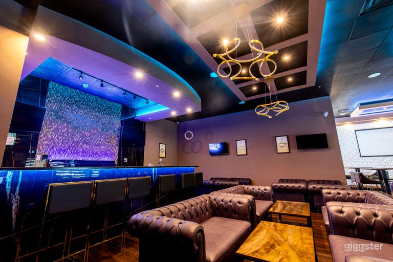  Toronto’s Go-To Lounge with Bar & Luxe Atmosphere 