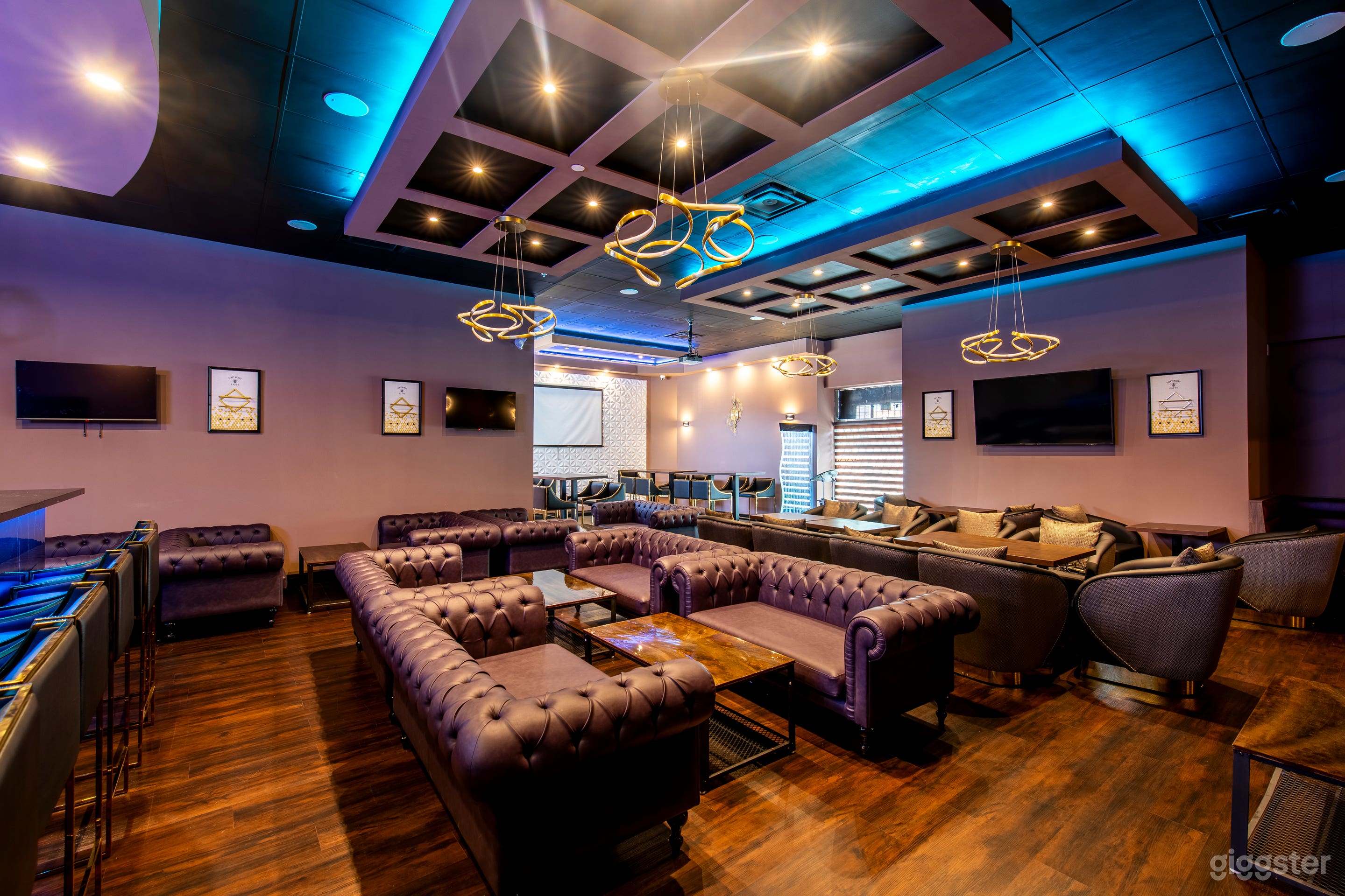 Toronto’s Go-To Lounge with Bar & Luxe Atmosphere Photo 2