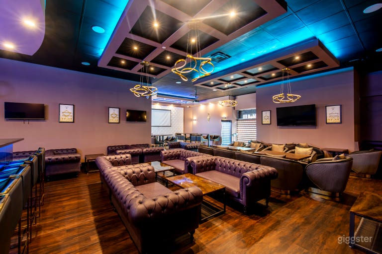  Toronto’s Go-To Lounge with Bar & Luxe Atmosphere 