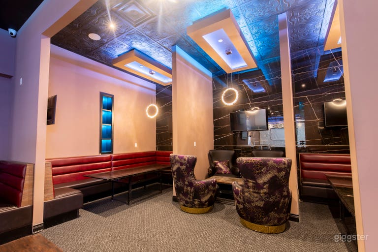  Toronto’s Go-To Lounge with Bar & Luxe Atmosphere 