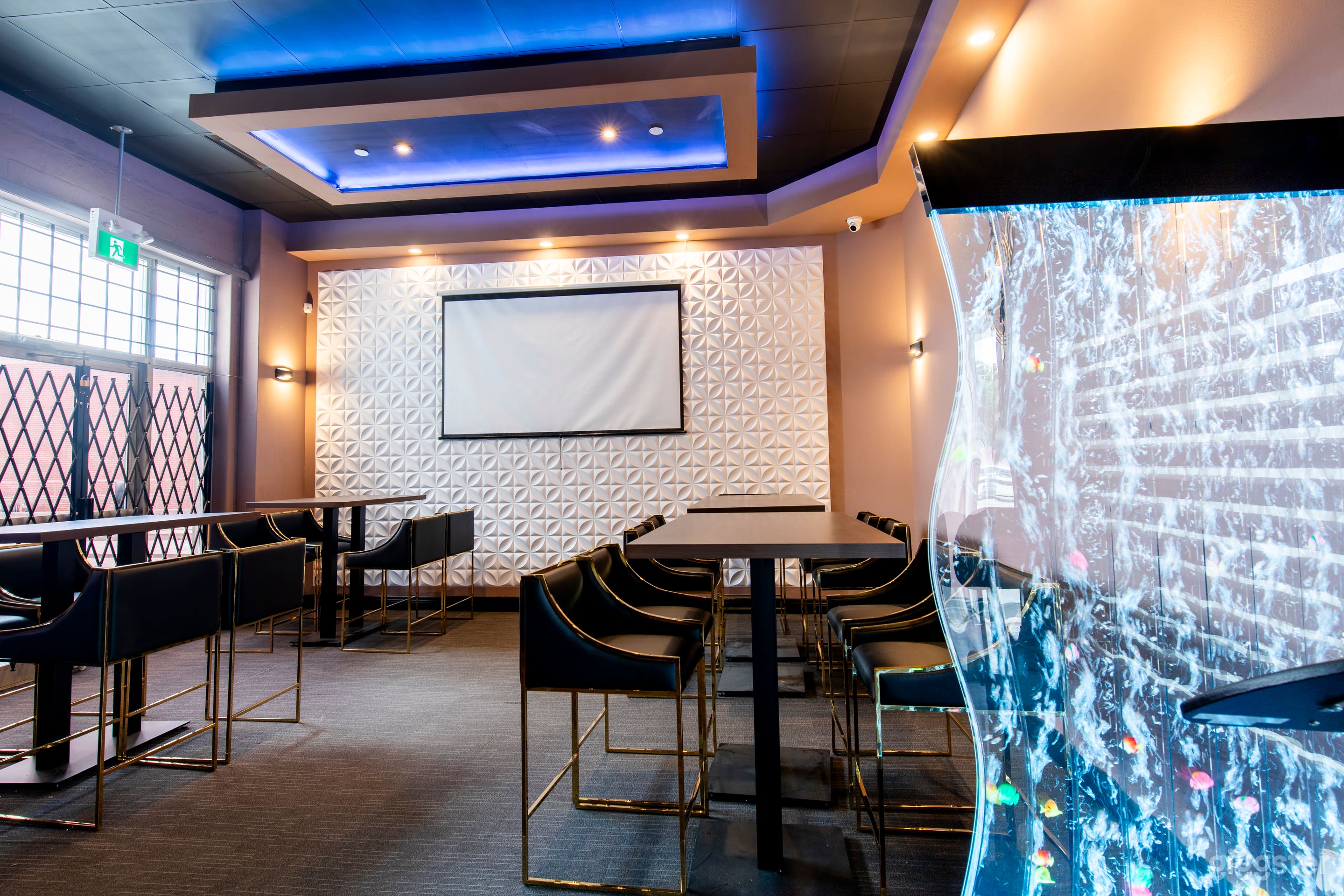 Toronto’s Go-To Lounge with Bar & Luxe Atmosphere Photo 4