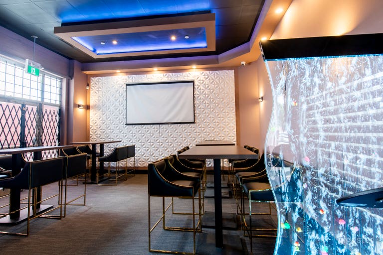  Toronto’s Go-To Lounge with Bar & Luxe Atmosphere 