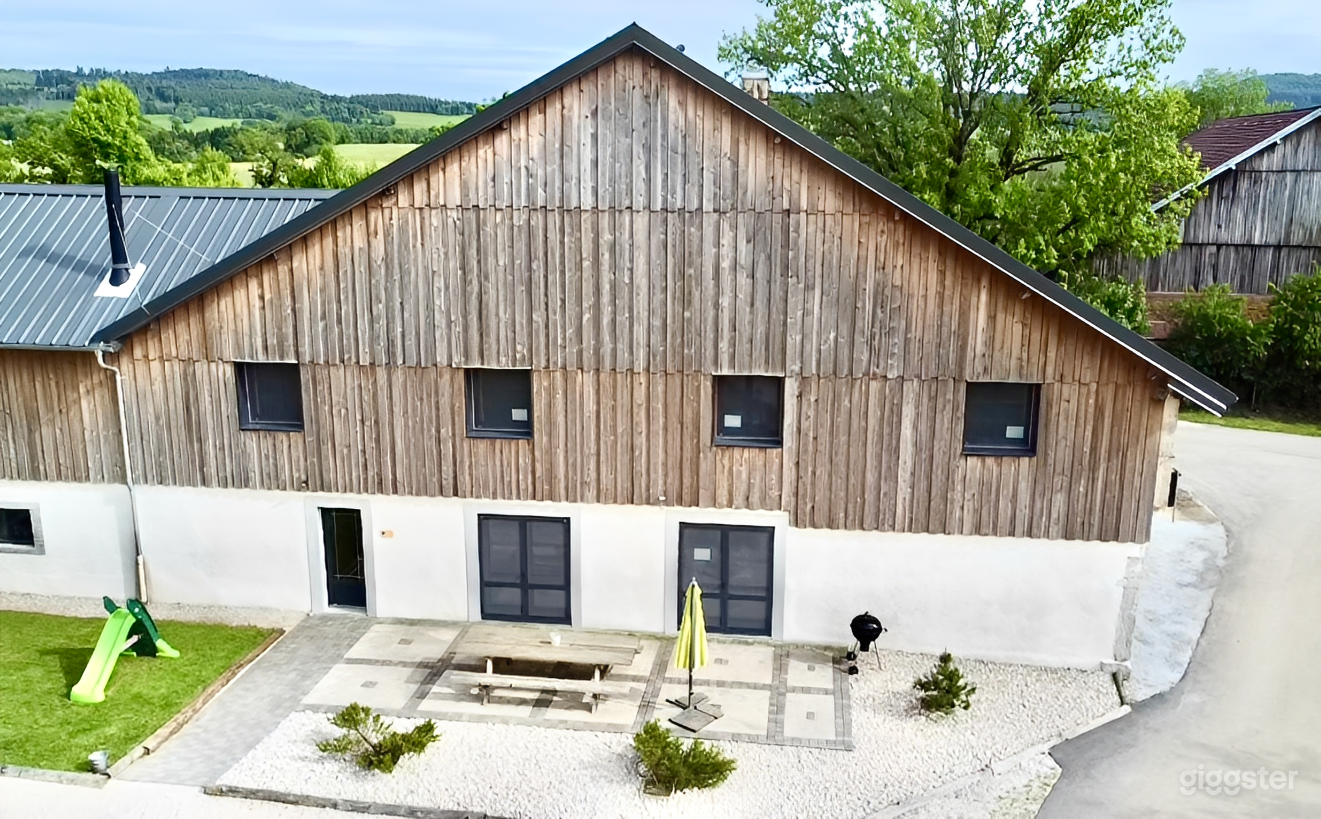 Photo de Salon rustique spacieux baigné de lumière naturelle 4
