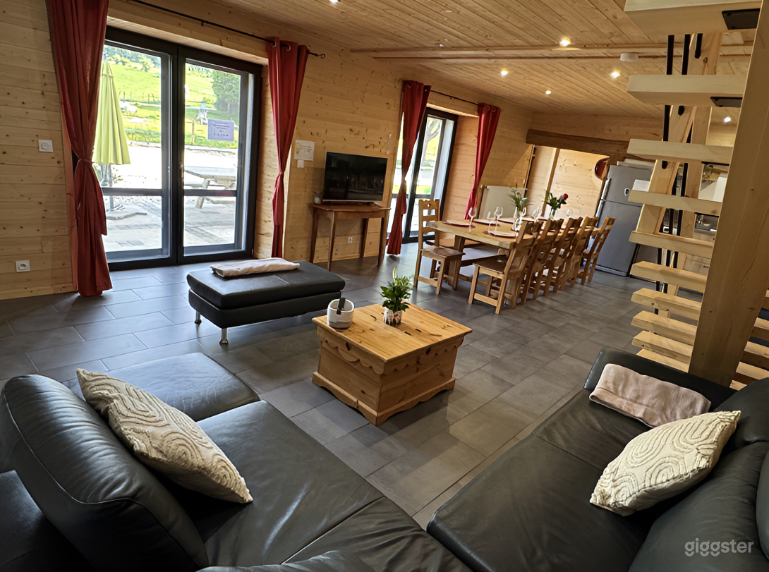 Photo de Salon rustique spacieux baigné de lumière naturelle 2