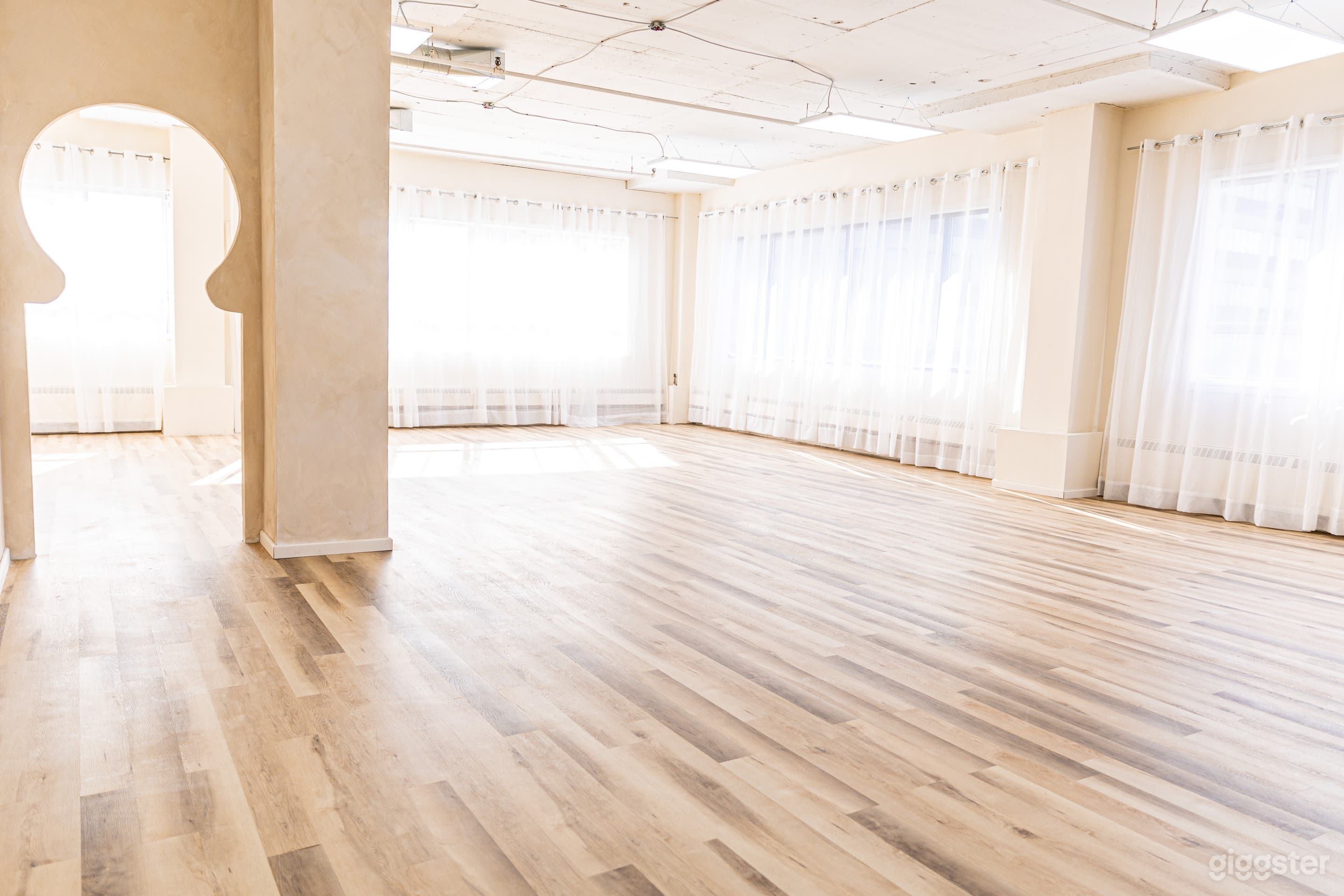 Event Space with large windows and beautiful view Photo 4