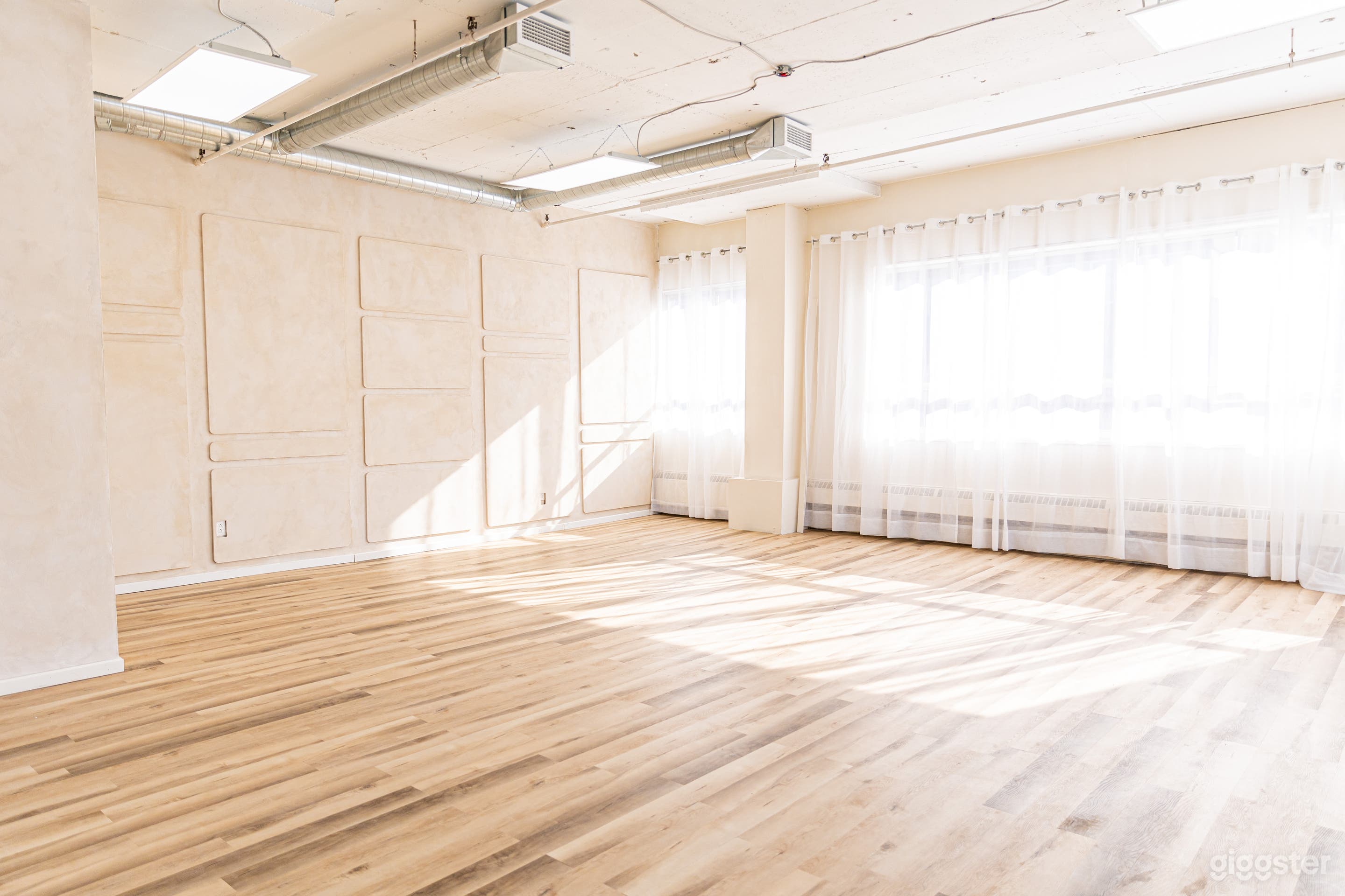 Event Space with large windows and beautiful view Photo 3