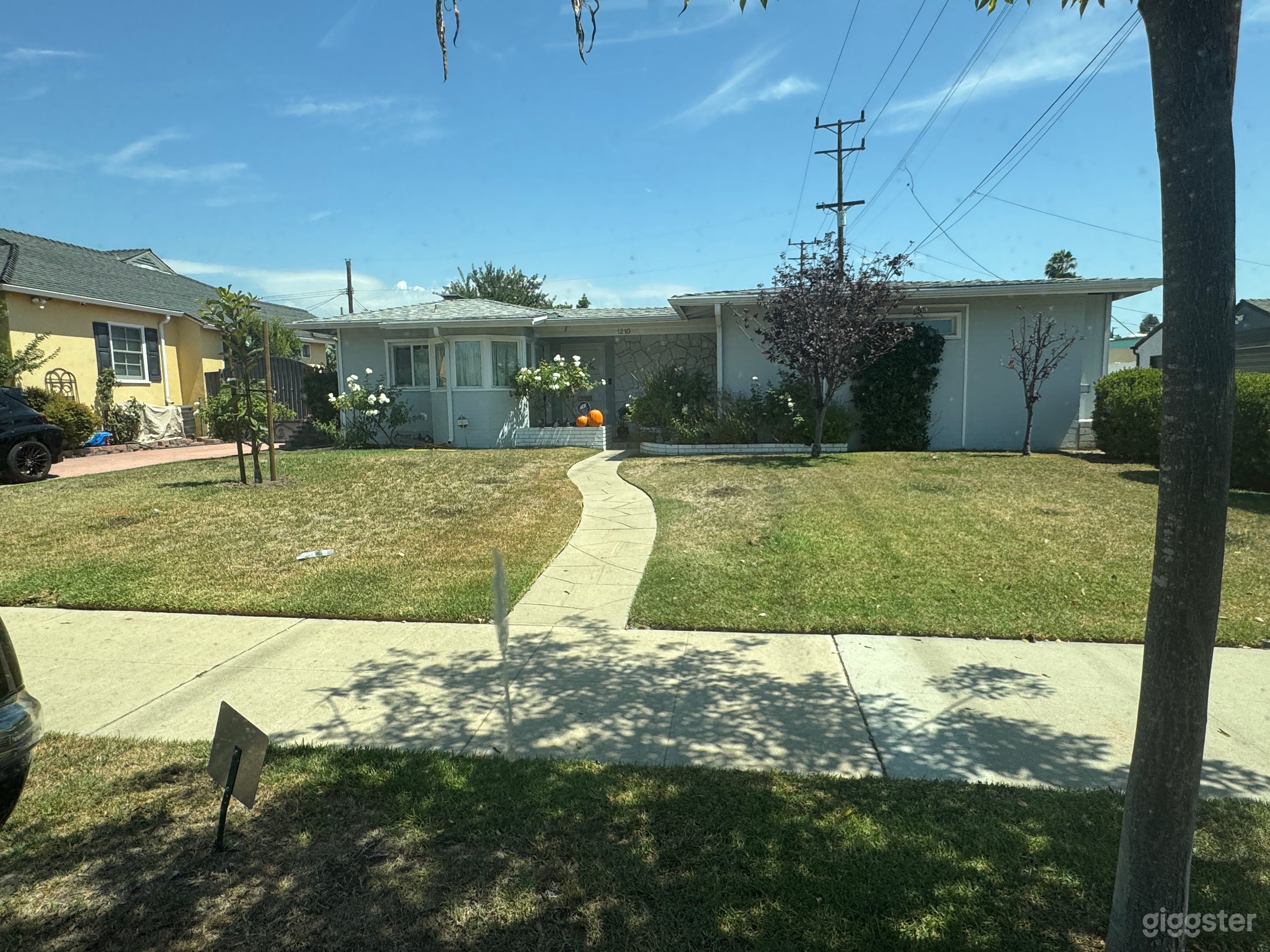 Burbank Mid-century modern house next to Chandler bike path Photo 2