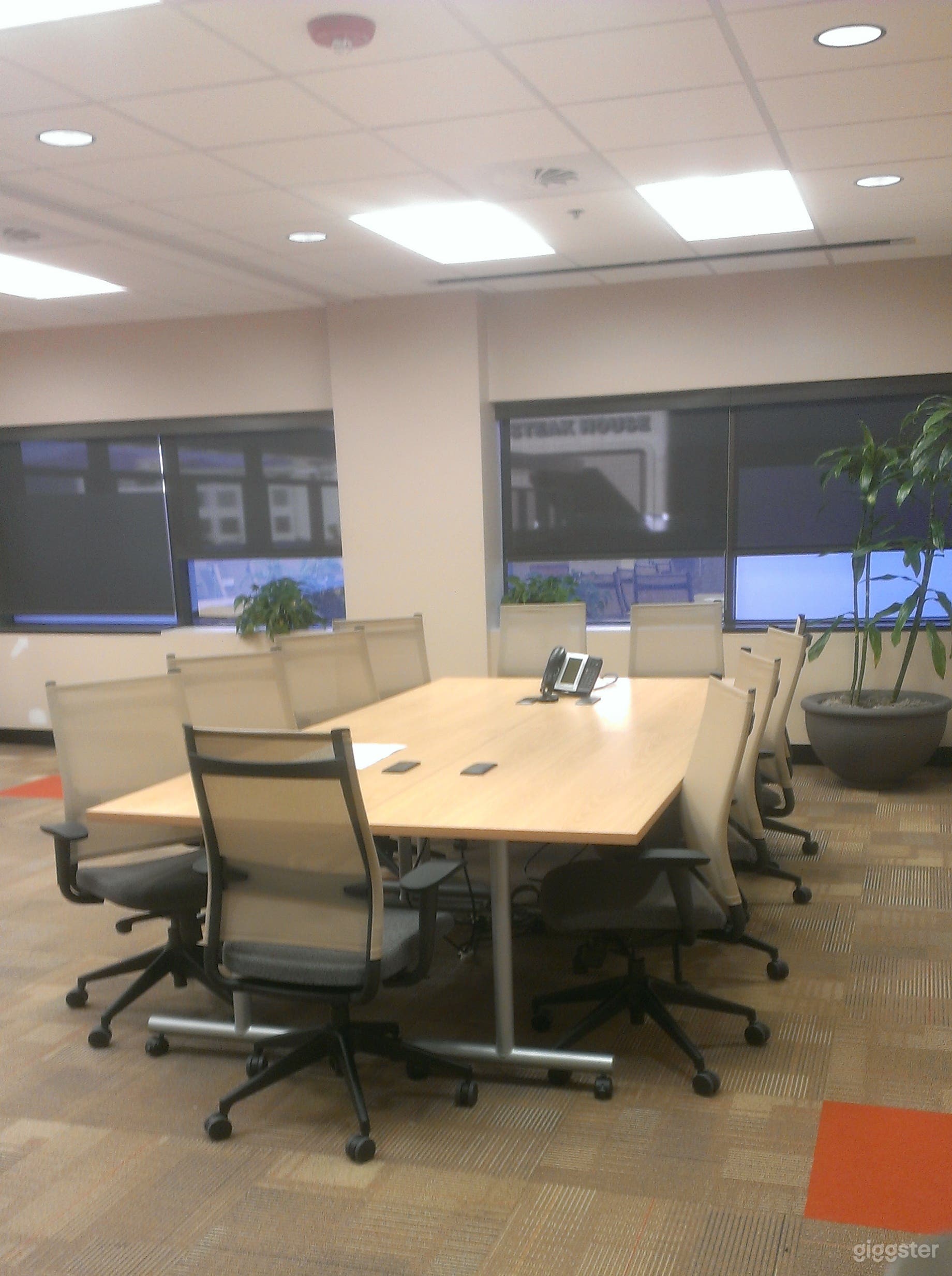 Downtown space with great space and views Photo 2