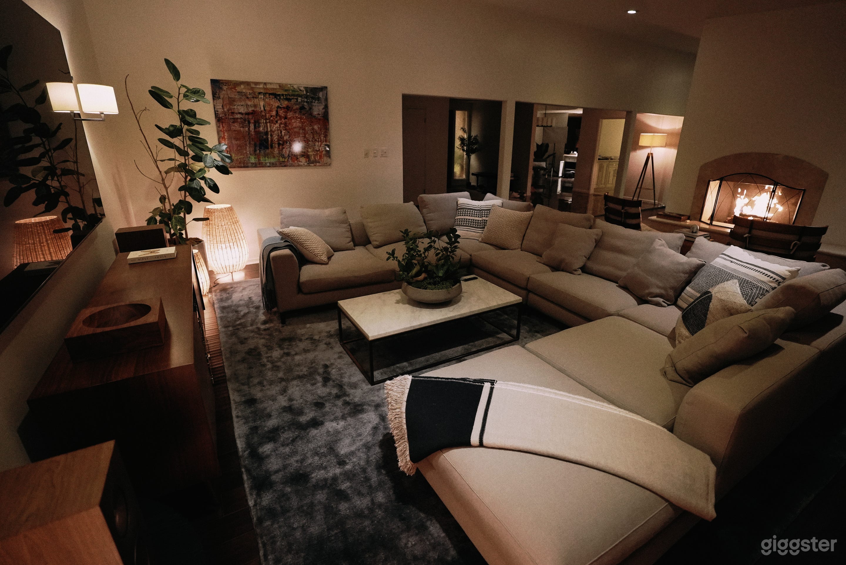 Mid-Century Ranch Estate with spectacular views ! Photo 4