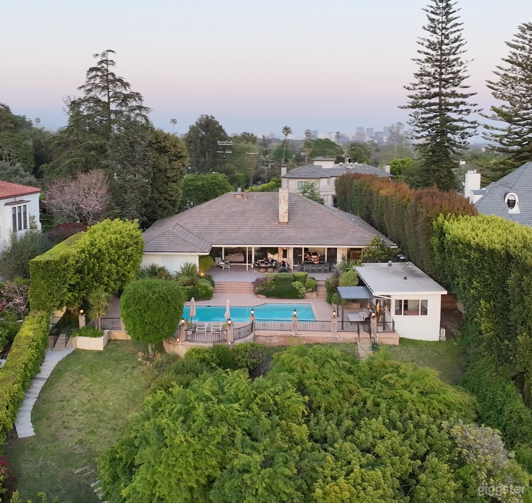Mid-Century Ranch Estate with spectacular views ! Photo 1