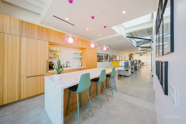  COLOR-RICH CREATIVE OFFICE WITH RETRO WARMTH 