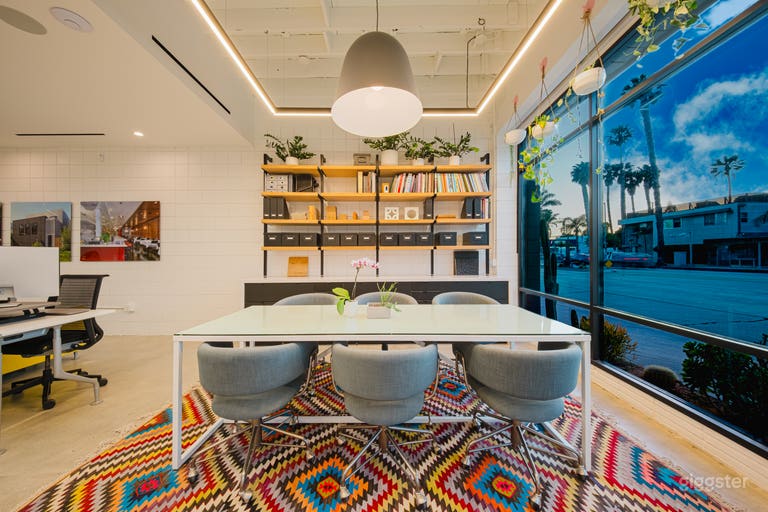  COLOR-RICH CREATIVE OFFICE WITH RETRO WARMTH 