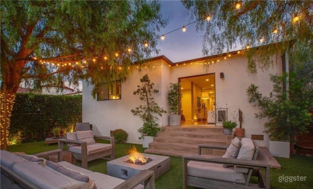 Stylist Modern Home  Photo 3