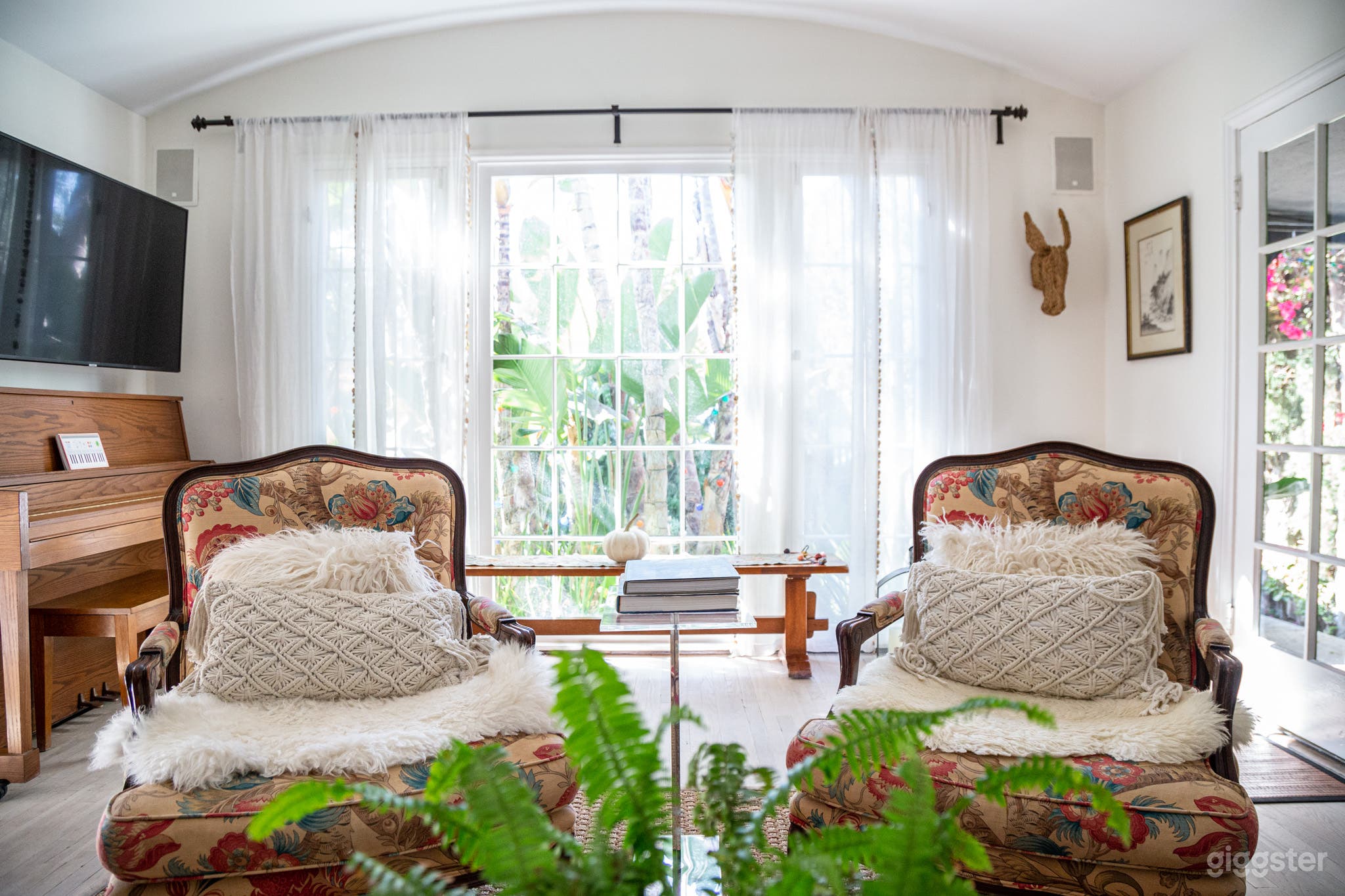 1920's Spanish Home w/ Pool in a Tropical Paradise Photo 4