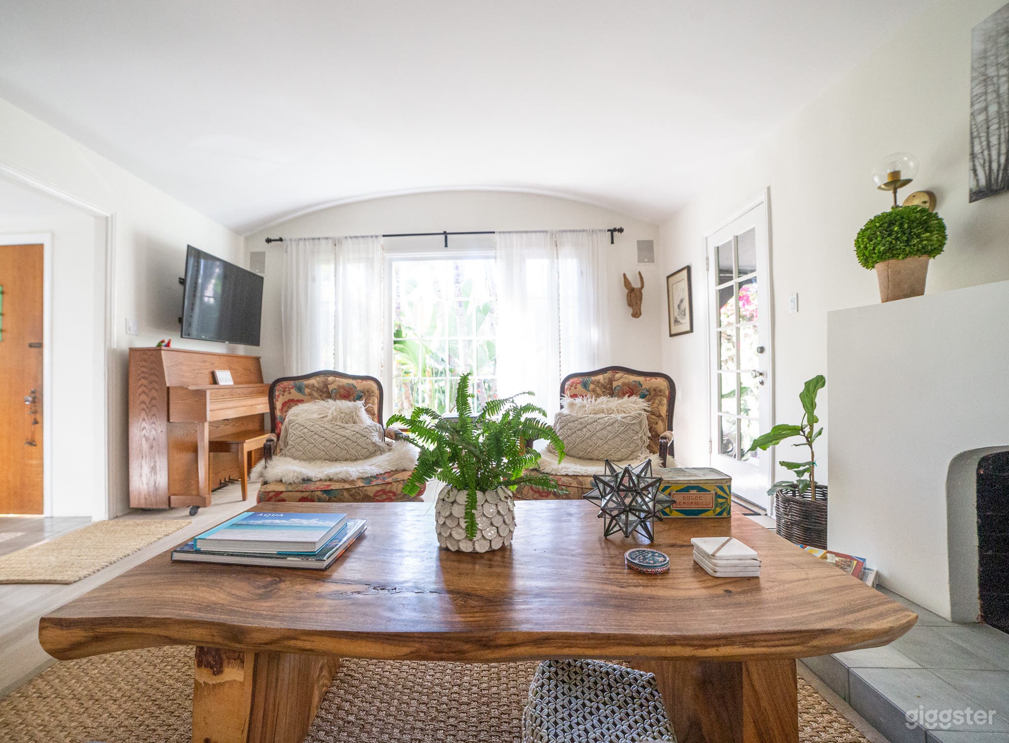 1920's Spanish Home w/ Pool in a Tropical Paradise Photo 2