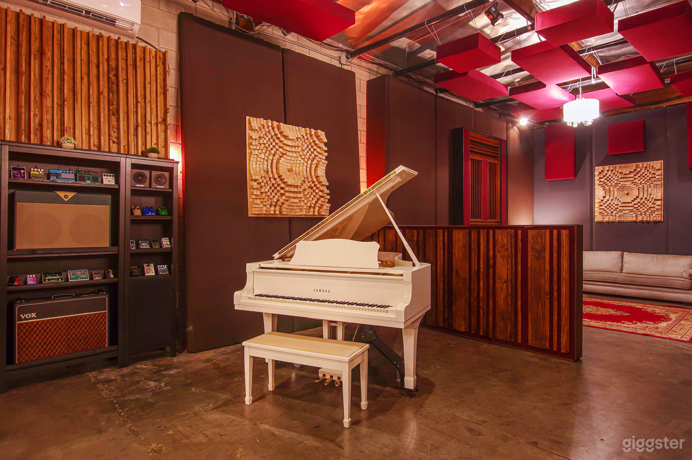 White C7 Grand Piano. 